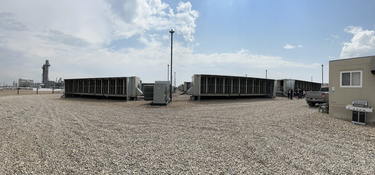 Bitcoin_CBC's tweet photo. Thank you @Hut8Mining @Cryptotherm_CAN for hosting a mining tour in Calgary and Medicine Hat. 

Another great day showcasing the immense economic benefits for Alberta #digitalassets #canadablockchain https://t.co/4t8R2kdQxK