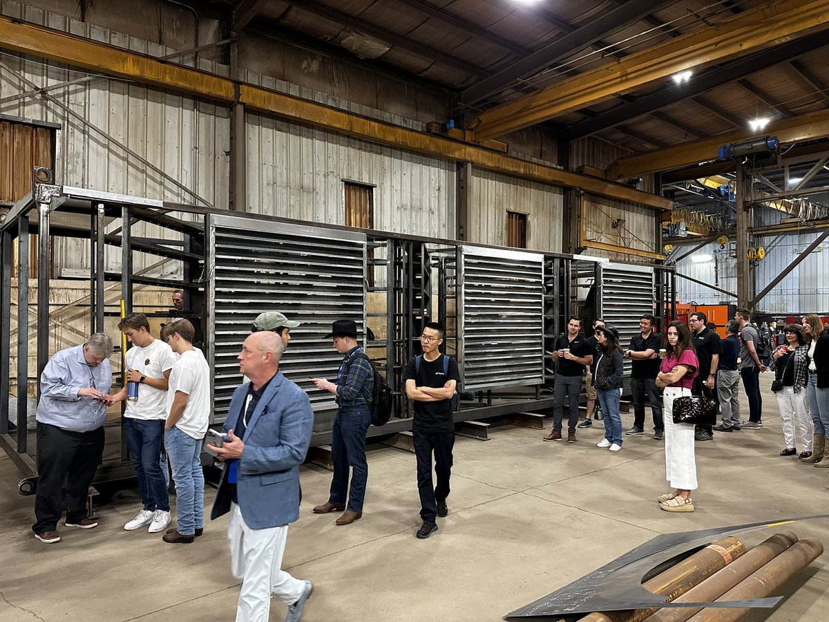 Bitcoin_CBC's tweet photo. Thank you @Hut8Mining @Cryptotherm_CAN for hosting a mining tour in Calgary and Medicine Hat. 

Another great day showcasing the immense economic benefits for Alberta #digitalassets #canadablockchain https://t.co/4t8R2kdQxK