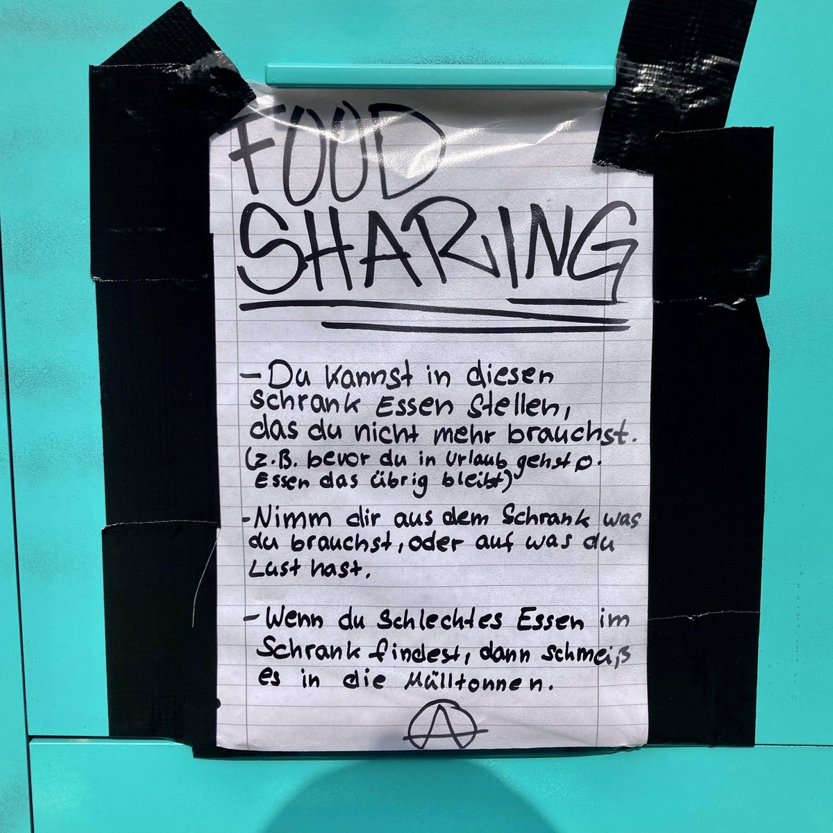 AZHafermarkt's tweet photo. ➡️ Foodsharing Schrank vor dem AZ Hafermarkt 

Vor dem AZ gibt es jetzt einen kleinen Foodsharing Schrank, in den ihr gerne Lebensmittel stellen könnt oder/und euch welche rausnehmen könnt. 

Mehr Infos, wie dieser Schrank funktioniert, findet ihr im zweiten Bild. https://t.co/0RckUV4rLd