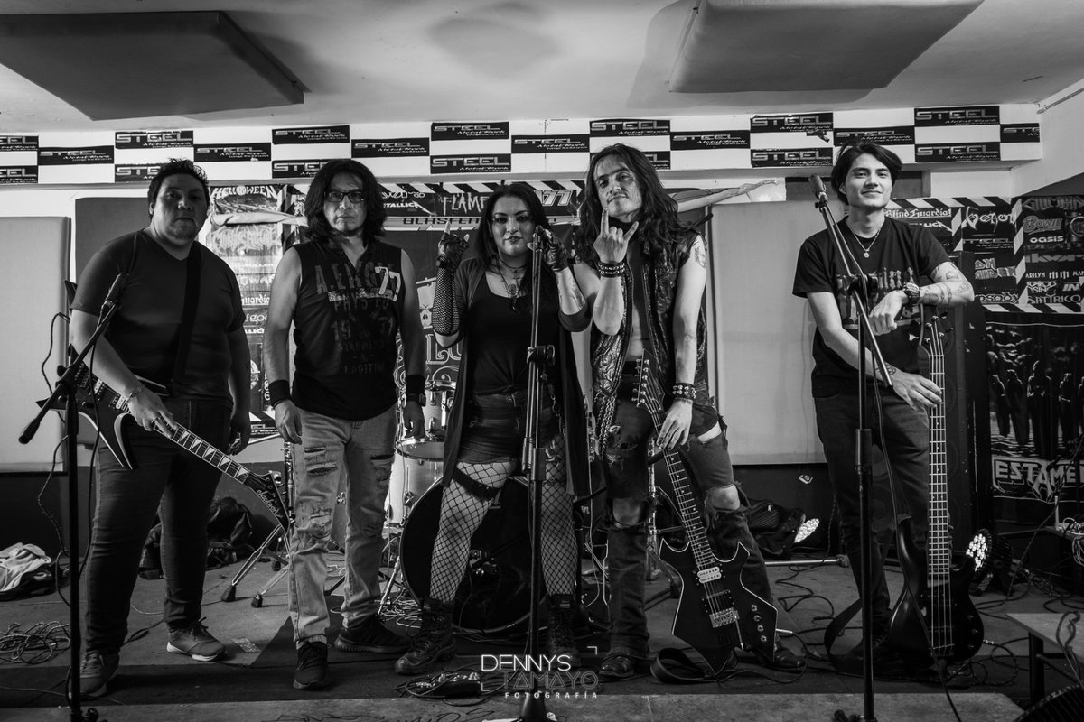 Buen toquin! Smoking Blues, Cuenca! 🤘🏻😎🤘🏻