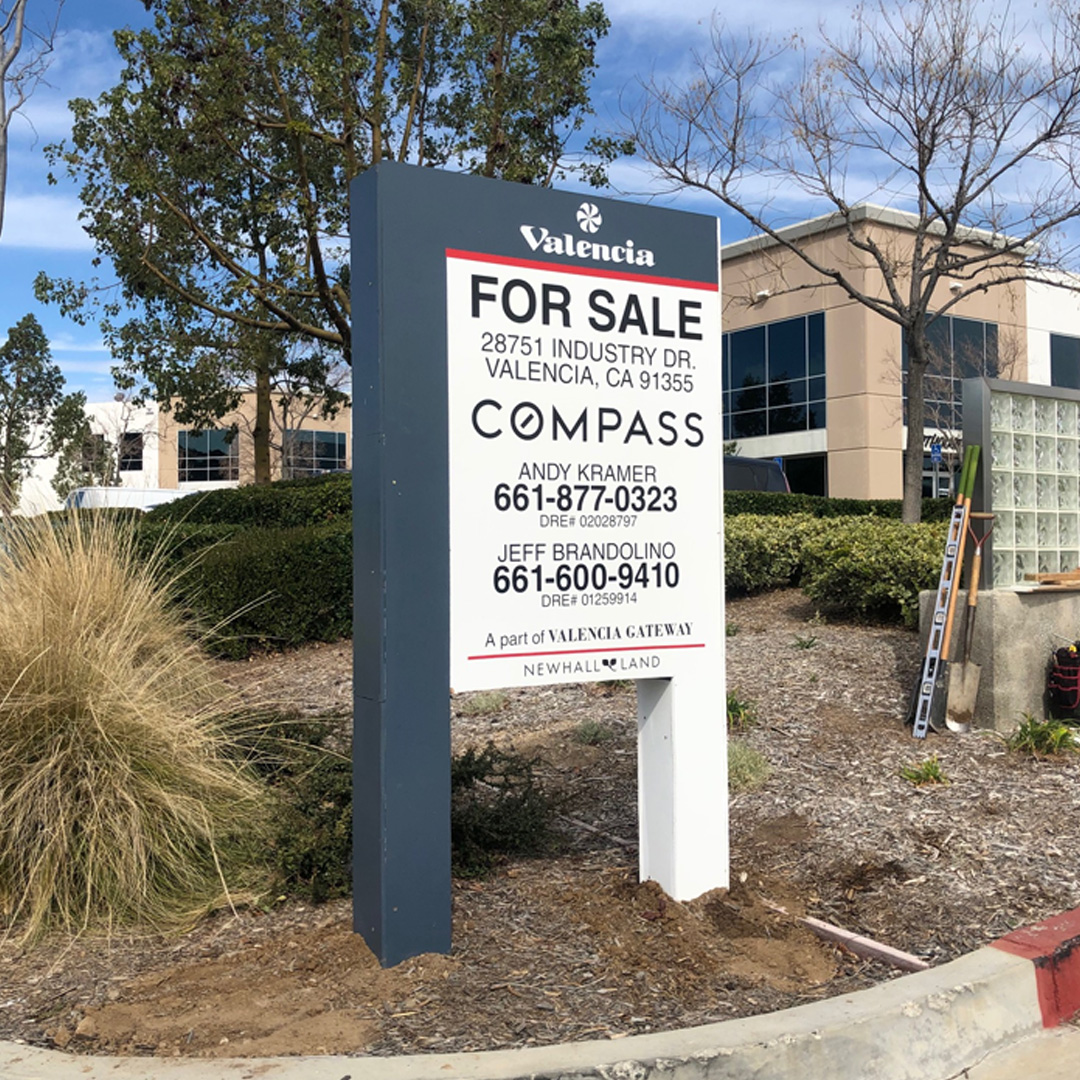 signarama's tweet photo. Real estate agents, enhance your property visibility with our elegant and eye-catching signs. Our signs are designed to highlight your properties and pull in potential buyers. DM us for your signage queries. #Signarama #realestate #yardsigns https://t.co/l2VJvGrEiE