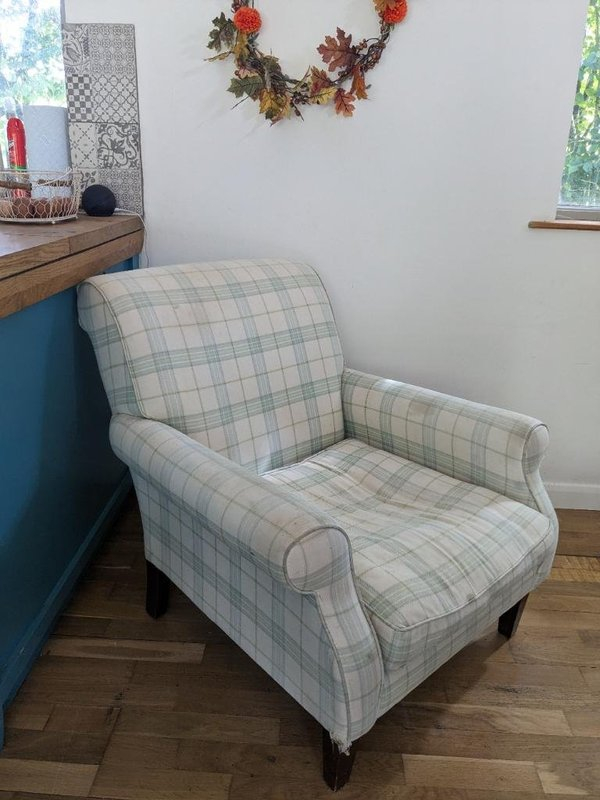 OFFER: Laura Ashley Chair (Kington HR5) ilovefreegle.org/message/100661…