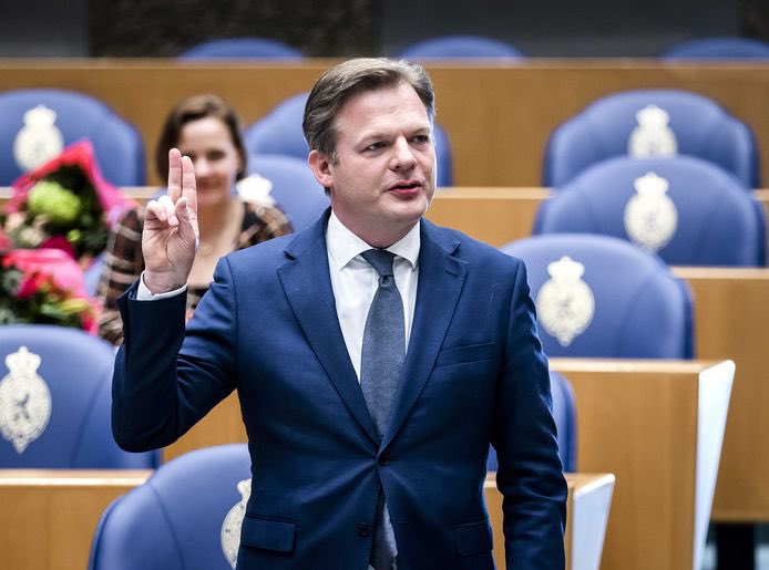 Has66D's tweet photo. Nieuwe politieke kansen, dan kiezen voor de juiste persoon. Niet iedereen is weg van iemand die oprecht en eerlijk is. @PieterOmtzigt 4 president #kabinet #Rutte #omtzigt #politiek https://t.co/DF55G5mHFA