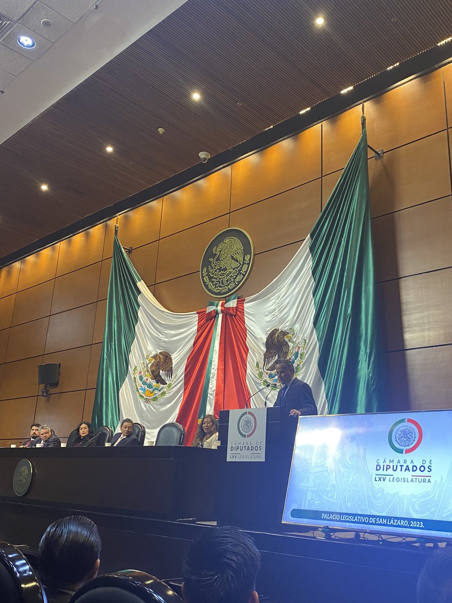 MarielDLabra1's tweet photo. #Hoy @SNietoCastillo recibió un #reconocimiento por su distinguida labor en la construcción del #EstadodeDerecho. Sin duda alguna es un gran jurista que con acciones ha #transformado el país desde los diferentes ámbitos en los que ha trabajado; además, una excelente persona. https://t.co/8zipgyQc8K