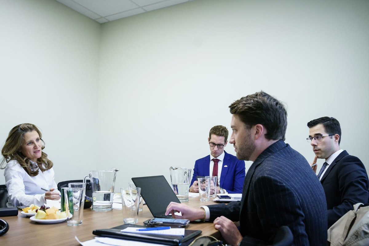 Cédric Sarault (@cedricsarault) on Twitter photo Mon expérience au cabinet de <a href="/cafreeland/">Chrystia Freeland</a> tire à sa fin. Je suis immensément reconnaissant et privilégié d’avoir pu travailler auprès d’une femme d’exception et d’une équipe aussi solide! Je suis fier du travail colossal accompli ensemble et j’en garde de précieux souvenirs. Mon expérience au cabinet de <a href="/cafreeland/">Chrystia Freeland</a> tire à sa fin. Je suis immensément reconnaissant et privilégié d’avoir pu travailler auprès d’une femme d’exception et d’une équipe aussi solide! Je suis fier du travail colossal accompli ensemble et j’en garde de précieux souvenirs.