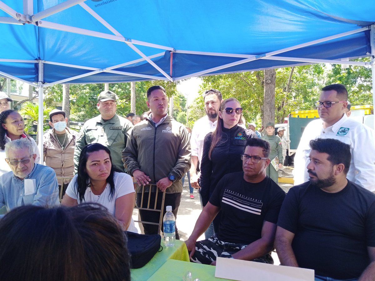 Invest_vzlaofic's tweet image. #06Jul La Dirección Estadal Carabobo del #MPPT su Director Lcdo., Martín Castañeda y todo su personal a cargo, en conjunto con los Instructores de Conducción y Educación Vial de @Invest_vzlaofic estuvieron presentes en las instalaciones del @MinecOficial #Carabobo, en la cuál