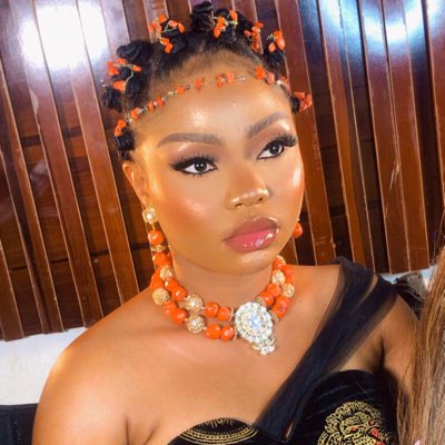 chimamandaprom2's tweet photo. #NewProfilePic https://t.co/3dIUVsMM8G