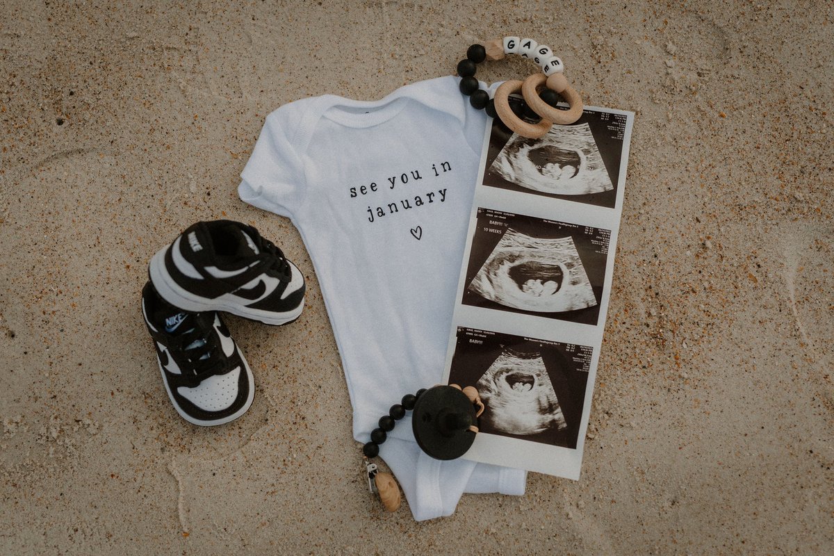 Class of 2042 coming soon 👀 

Adam and I are so excited to be welcoming Baby Gage in January! 

#EMAW42