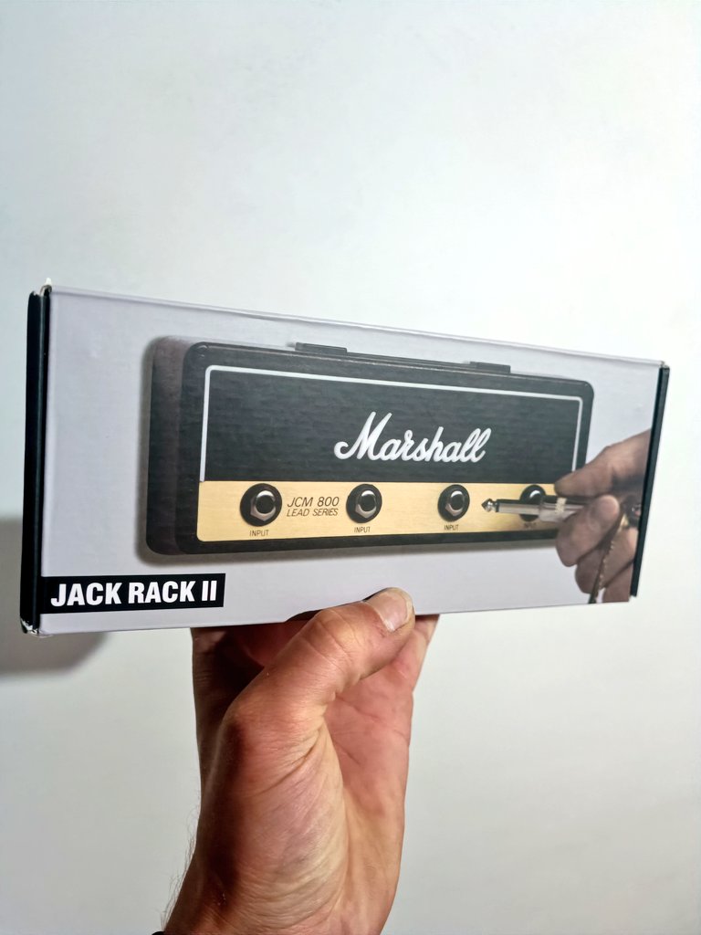 guitar097's tweet photo. Cómo hacer feliz a un guitarrista: 😍😍
#jackrack #marshall https://t.co/dYCEhLtWMJ