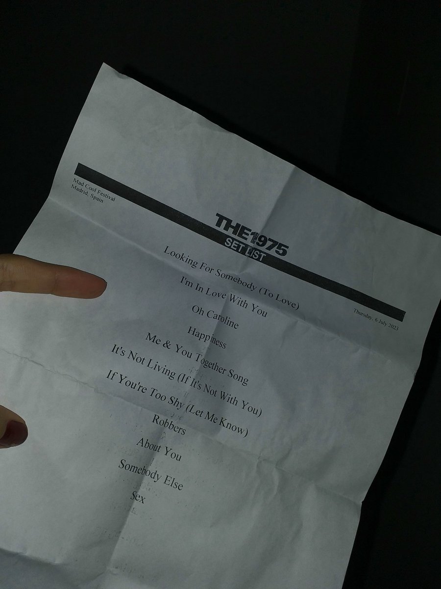 dmaorgcIancy's tweet photo. Me dieron a mí la setlist de the 1975 ayer en el mad cool😭😭 https://t.co/5nMsRml6Nu
