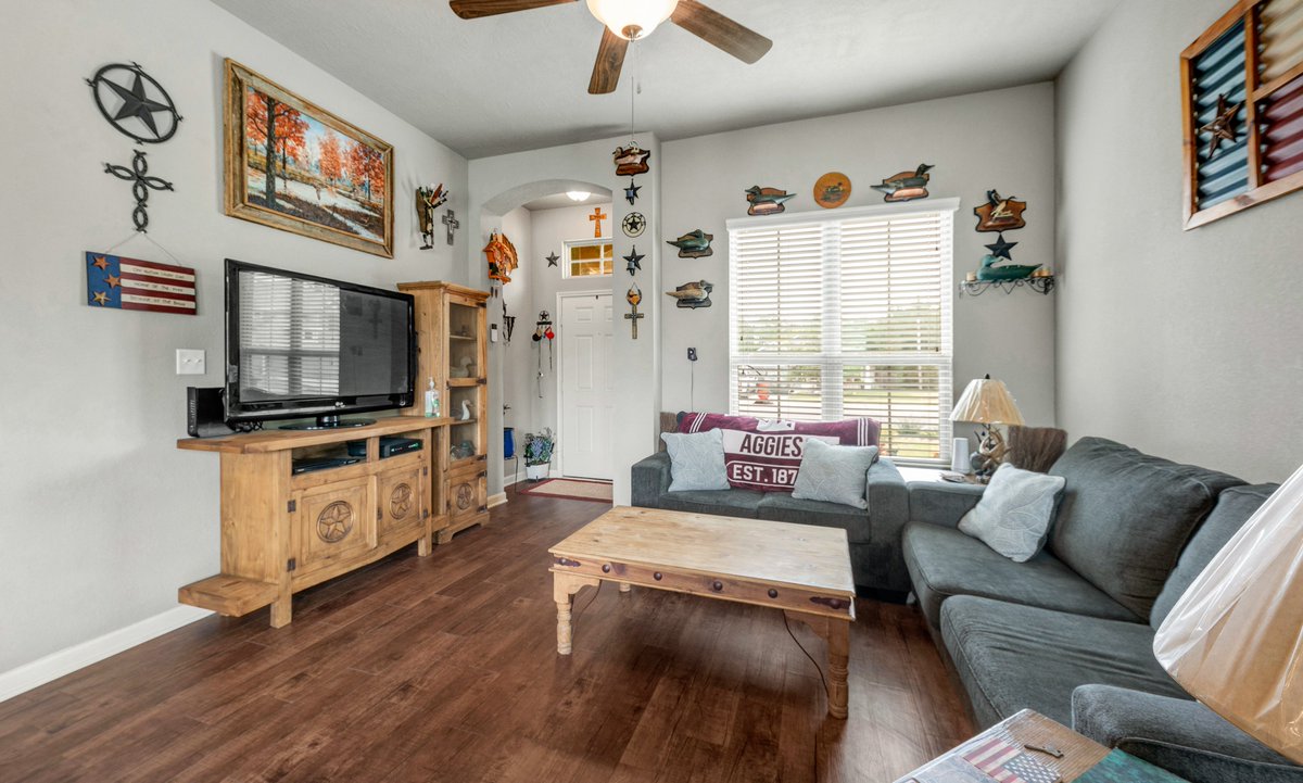 tm5team's tweet photo. Just Listed!
Residential Listing 
Siena Subdivision
2129 Naples Way 
Bryan, TX 77808

3 bed, 2 bath
1,306 sq ft 
List Price: $275,000.00

Quick Link: https://t.co/mMvprcUedA

#2129NaplesWay #RealEstate #TM5Team #Homeforsale #Homeoftheday https://t.co/bCrMmyfiWG