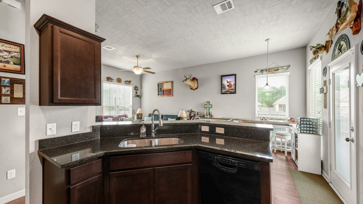 tm5team's tweet photo. Just Listed!
Residential Listing 
Siena Subdivision
2129 Naples Way 
Bryan, TX 77808

3 bed, 2 bath
1,306 sq ft 
List Price: $275,000.00

Quick Link: https://t.co/mMvprcUedA

#2129NaplesWay #RealEstate #TM5Team #Homeforsale #Homeoftheday https://t.co/bCrMmyfiWG