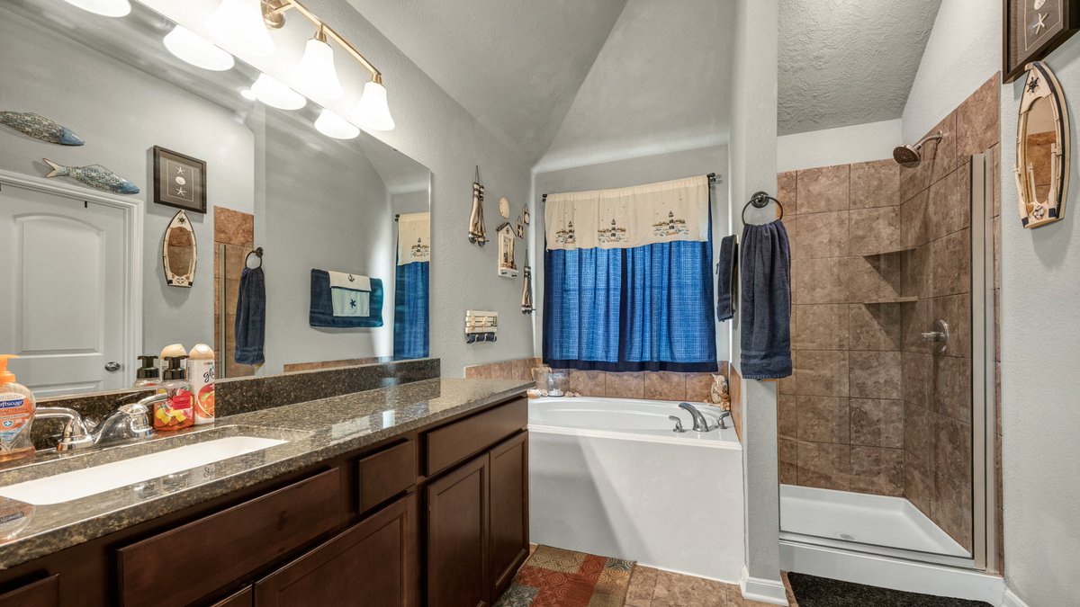 Just Listed!
Residential Listing 
Siena Subdivision
2129 Naples Way 
Bryan, TX 77808

3 bed, 2 bath
1,306 sq ft 
List Price: $275,000.00

Quick Link: tinyurl.com/bdhffskz

#2129NaplesWay #RealEstate #TM5Team #Homeforsale #Homeoftheday