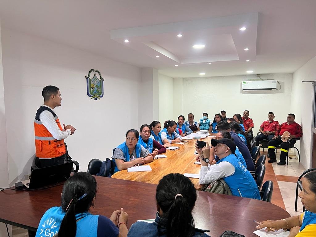 Riesgos_Ec's tweet photo. 🔎 #Prevención 

📍#Manabí

Brindamos capacitación a las promotoras y educadoras de @InclusionEc del cantón #Olmedo en temas de gestión de riesgos básicos, lineamientos y preparación ante una posible llegada del 🟨#FenómenoElNiño. https://t.co/ijGknos64t