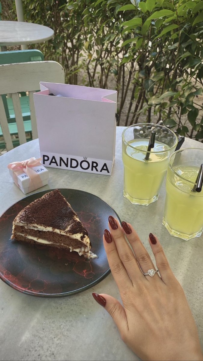 Bana bebek gibi davranıyor ve bu benim çok hoşuma gidiyor 🤍💍