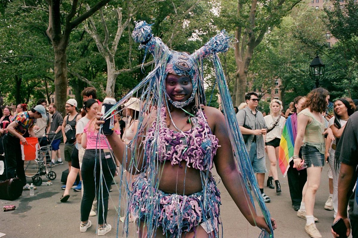 Pride 24.7.365 🏳️‍🌈 / Portra 400 / NYC Pride Parade / June 2023 (1/2)

#nycprideparade #nycpride #portra400 #kodak #kodakfilm #filmphotography