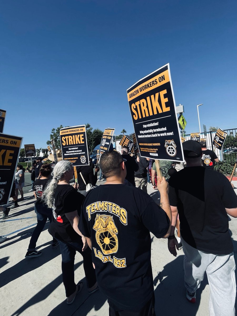 opinorg's tweet image. Last week we joined @amazonteamsters and @Local_396  in a strike against Amazon's decision to retaliate against unionizing workers. Workers should not have to beg a company to put their rights first. 

#FiredUp #DAX8 #AmazonStrike #UnionStrong