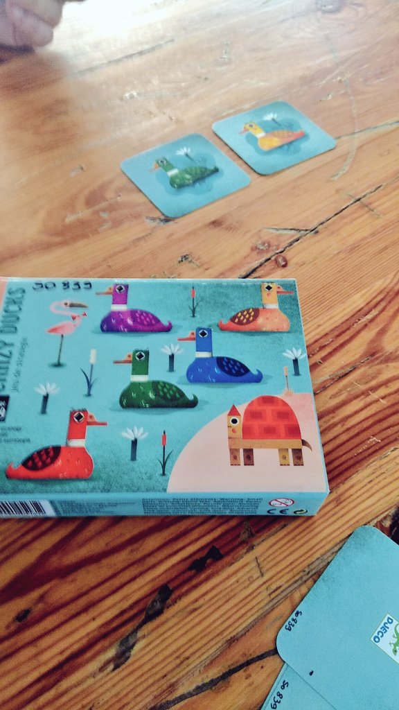 meyklar's tweet photo. Petit moment de pause dans la soirée ludique, donc on a commencé avec la découverte d'un petit #j2s qui est plus profond et sympa qu'il n'y paraît : #CrazyDucks https://t.co/9pRBs0Swa5