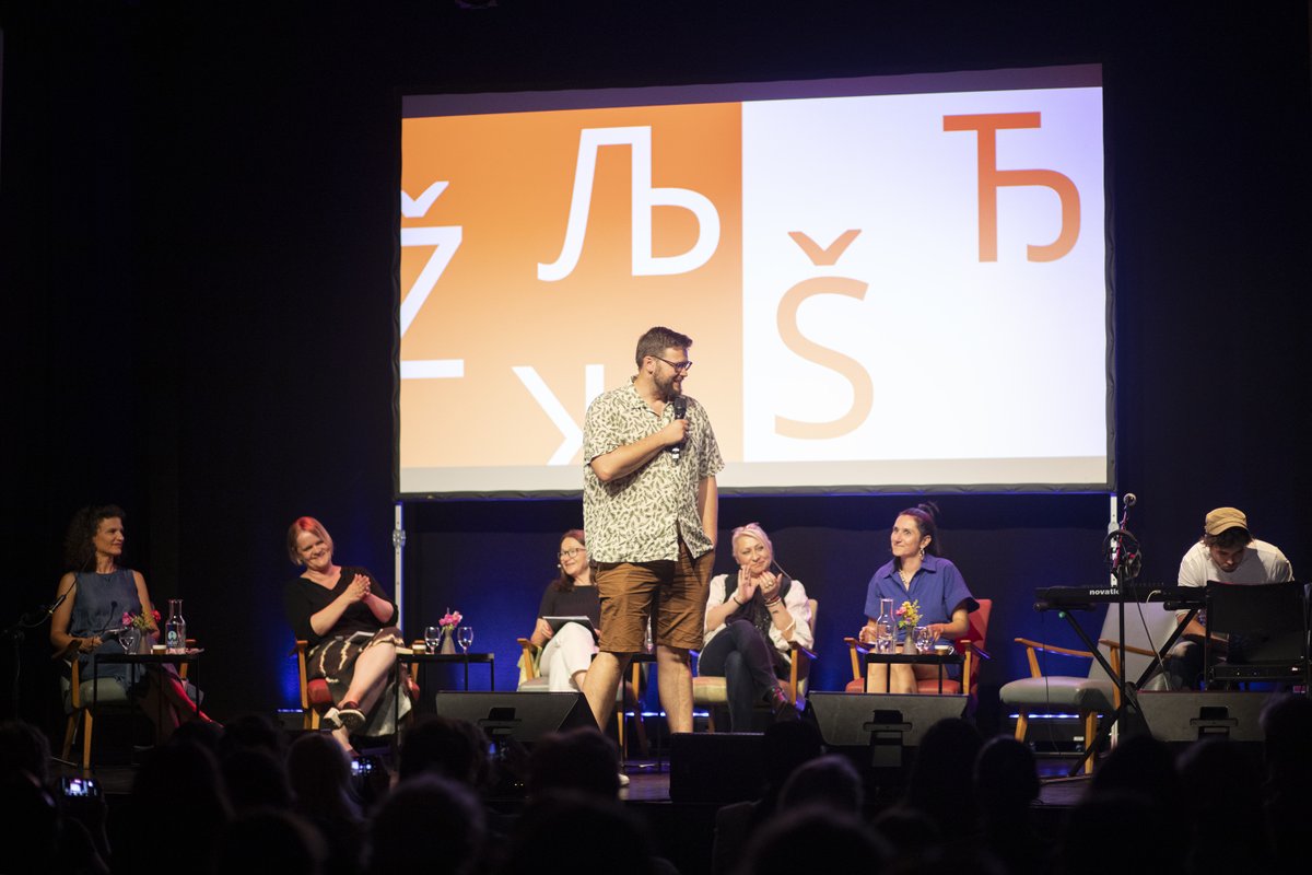 Kleiner Rückblick auf Texte ohne Grenzen: Im Dazwischen - Između im Kulturmarkt Zürich😀
Photos: Michael Züger  
Weitere Impressionen auf unserer Galerie-Seite looren.net/de/ueber-uns/g…