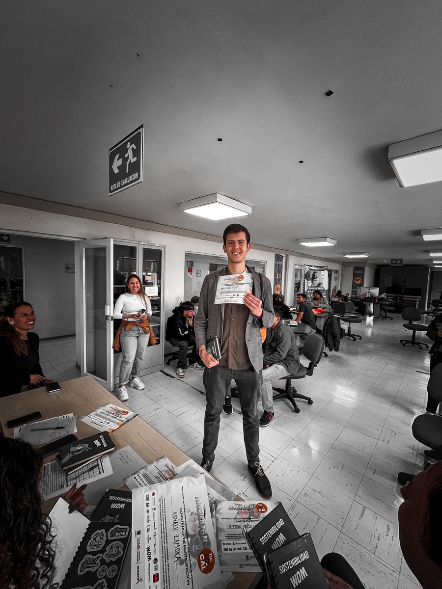 GobiernoBTA's tweet photo. ¡Una semana llena de experiencias increíbles en los hackatones de esta semana! 💻🚀
Los jóvenes de Chapinero y Los Mártires demostraron su creatividad, talento y habilidades tecnológicas afrontando retos locales con excelentes ideas 👏.
#TIClocal #HackatonBogota https://t.co/ymCwvEHm6K