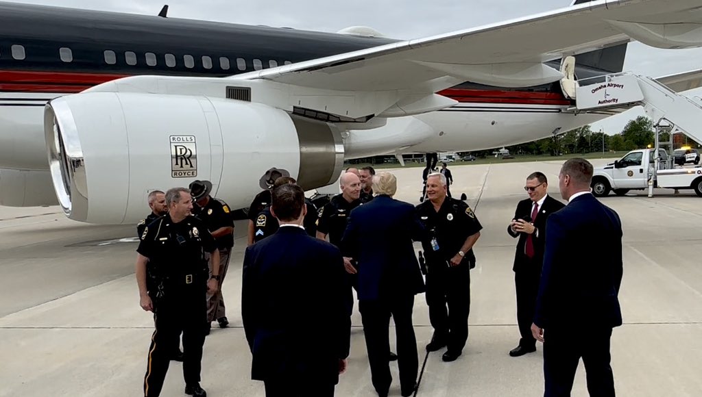 DanScavino's tweet photo. .@realDonaldTrump thanking some incredible Law Enforcement Officers from Iowa and Nebraska at Eppley Airfield in Omaha, Nebraska—after a great afternoon in Council Bluffs, Iowa! THANK YOU #LESM! https://t.co/bxbyUS5JYG