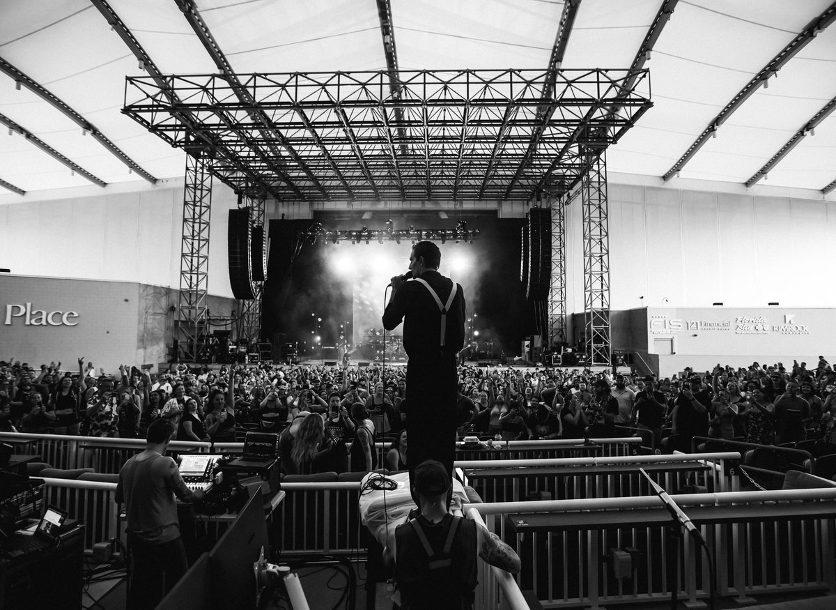 themaine's tweet photo. The Maine now available in Black and White 🪩🪩🪩 Photo: Nick Stafford https://t.co/NEqm1ZYI4d