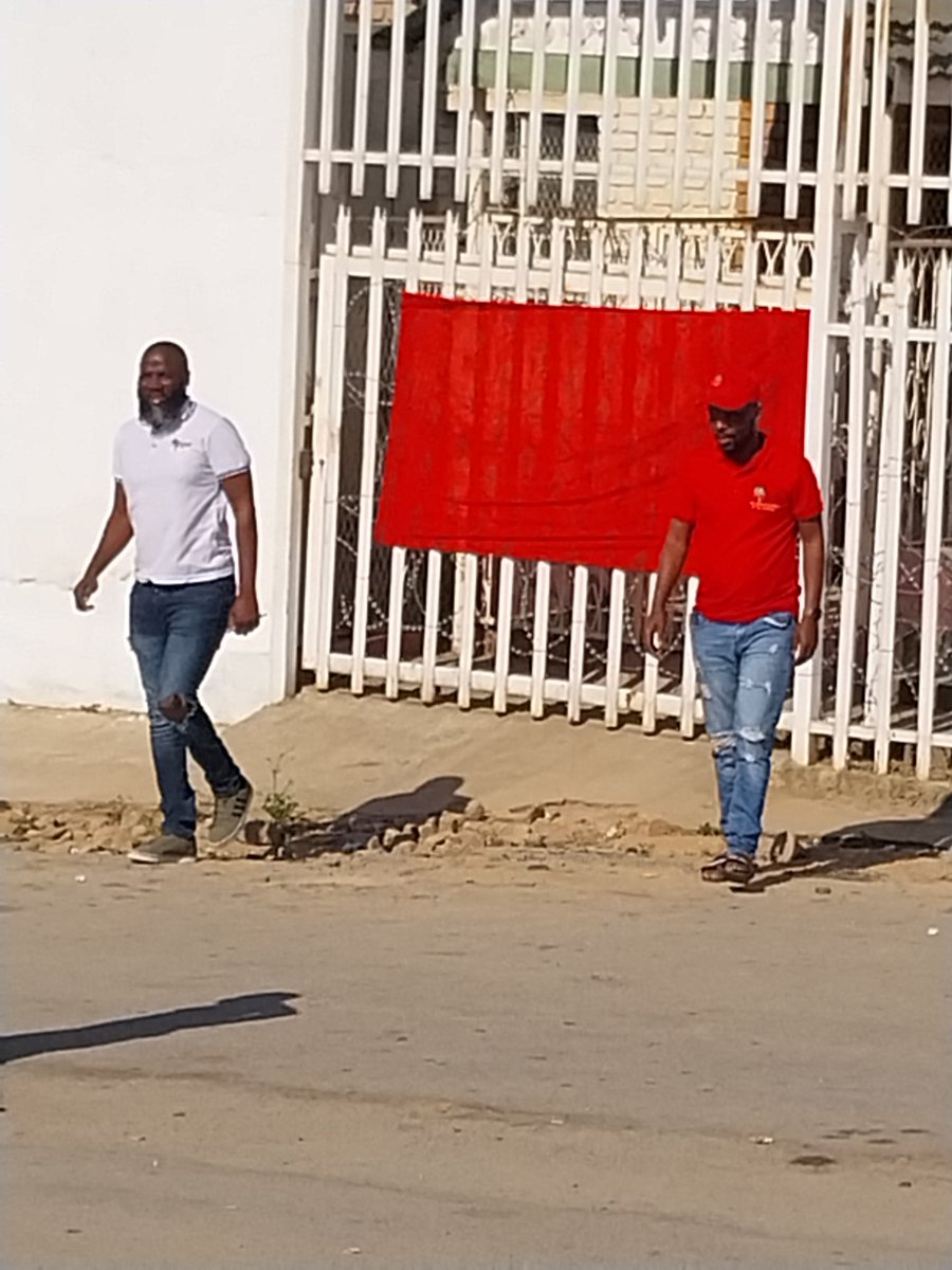 CharmersM's tweet photo. @EFFSouthAfrica @sjabane 
#EFFRedFriday #EFFTurns10 
#EffMpumalanga #EnhlanzeniRegion Ward20 https://t.co/uCQVvxWoES