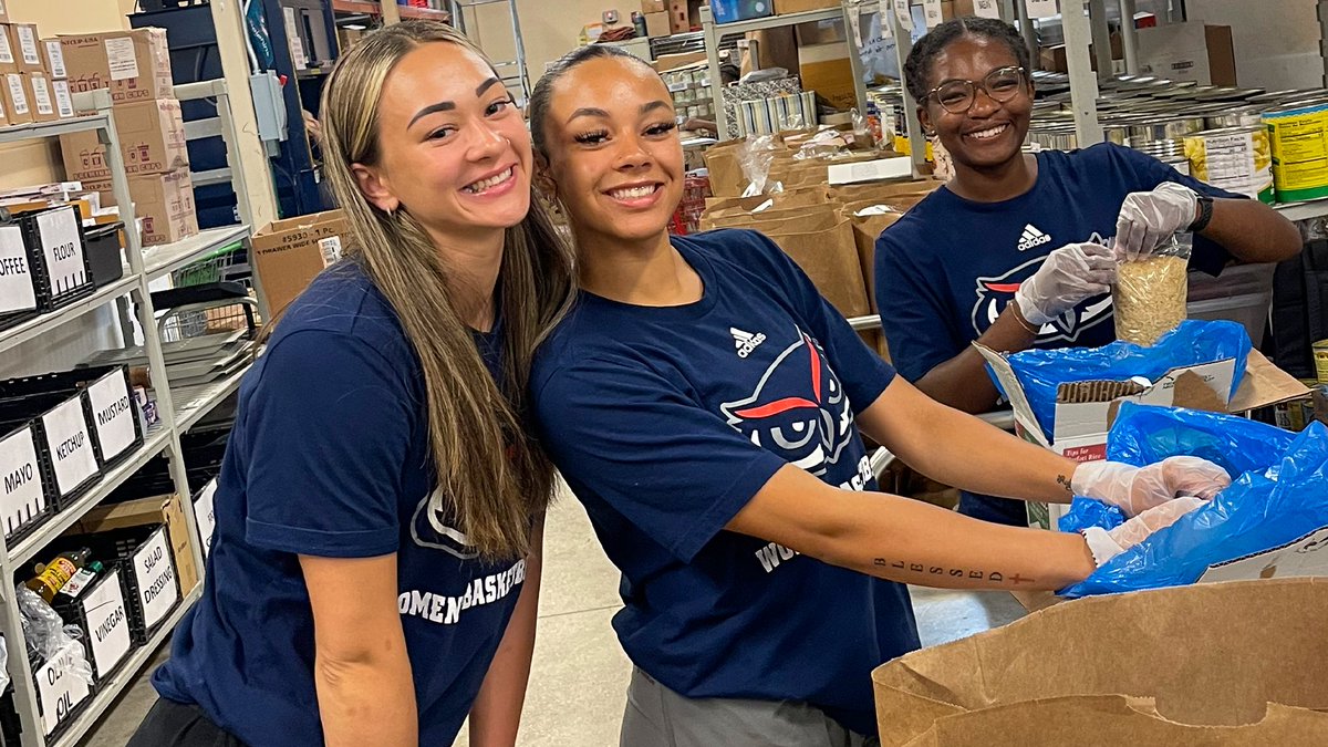 Had a great Friday working with @BocaHelpingHand to help serve our community by packing pantry bags! #WinningInParadise