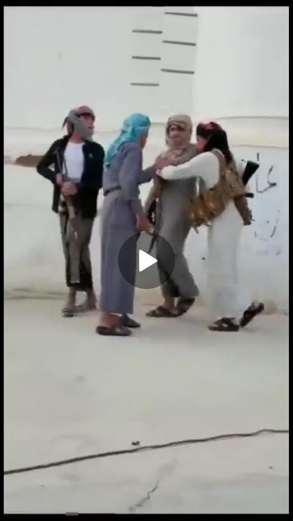 نحن نطالب محافظ حضرموت بتشكيل لجنة تحقيق في اسرع وقت للكشف عن هوية هؤلاء الملثمين
 ومعرفة
من هي الجهه الداعمه و المخططه لهذه الميليشيات المسلحه المنفذه التي استهدفت المتظاهرين السلميين العزل في مدينة سيئون ؟
#يوم_الارض_الجنوبي
#ذكرى_احتلال_الشمال_للجنوب