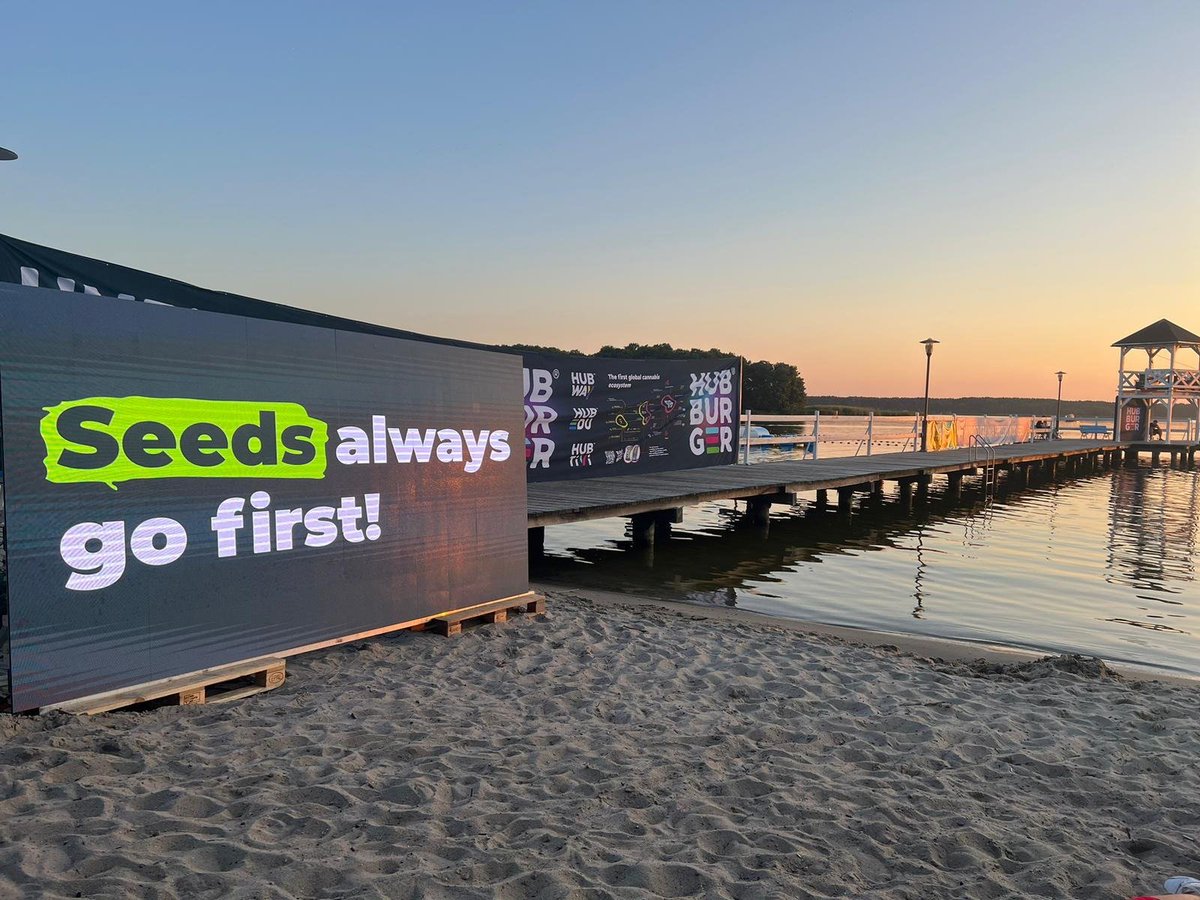 Hubburger_com's tweet photo. 🌴 Enjoy the sun, sand, and beach vibes at RAP STACJA FESTIWAL! 

Spot our ads on the beachside billboard and check our NFTs. Join the digital revolution and explore endless possibilities. Swing by our tent for more info. Embrace the future! 🏖️☀️💻💫 

#RAPSTACJA #GetYourSeed
✌️💸 https://t.co/QU7tf8o5My