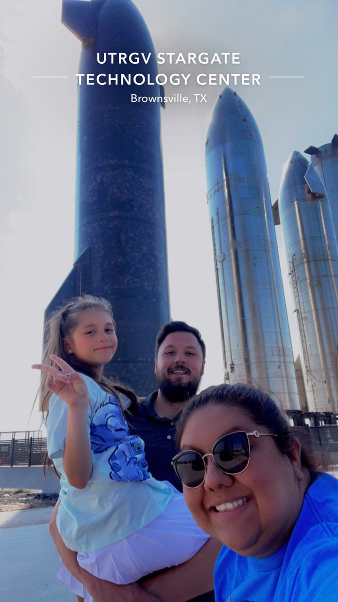 MsAlmendariz's tweet photo. @SHARDEECRYSTAL @JackLoweSrES @TeamDallasISD @elonmusk #Everythinginexcellence
#loweselfiechallenge
Selfie with loved ones💗🚀 https://t.co/mcr4edsEC1