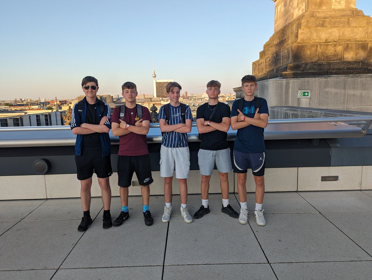 A fantastic day: Wannsee, Sachsenhausen, Hard Rock Cafe and the Reichstag with the BEST pupils we could ask for. We couldn't be prouder of our little historians ❤️ #Berlin2023