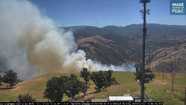 engineco16's tweet image. #DistrictFire Just to confirm, the fire is on the east side of the NB I-5 between Grapevine and Fort Tejon Rd. #Grapevine @kerncountyfire