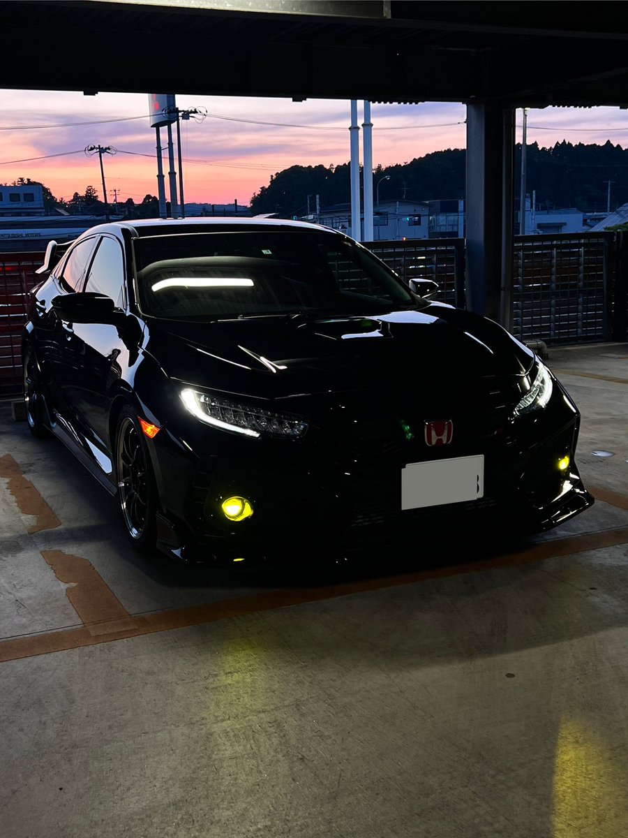 TEN60989615's tweet photo. やっぱ黒のFK8が一番カッコイイ https://t.co/D1FjeBUAfP