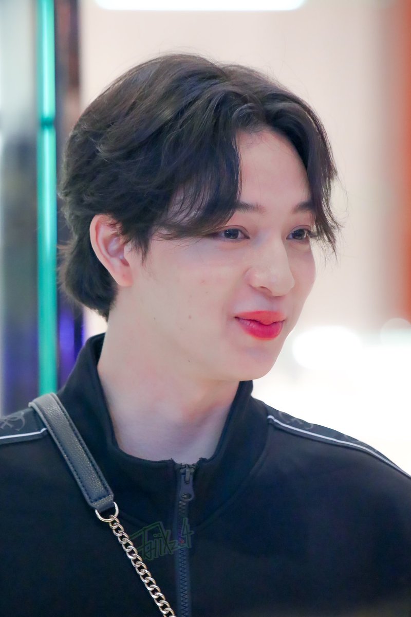 TaiiXz_4's tweet photo. 📅 7/7/66 
🏢Guessn opening 
📍Central Westgate 
แค่ยิ้มโลกก็ฝดใฝ 🌈🍀🌻☀️🥰
#บาสเด็กอ้วนที่แท้จริง
#GUESSNewStoreOpening
#CentralWestgate
#GUESSNewStoreOpeningxBas https://t.co/35AEJ1ENUG