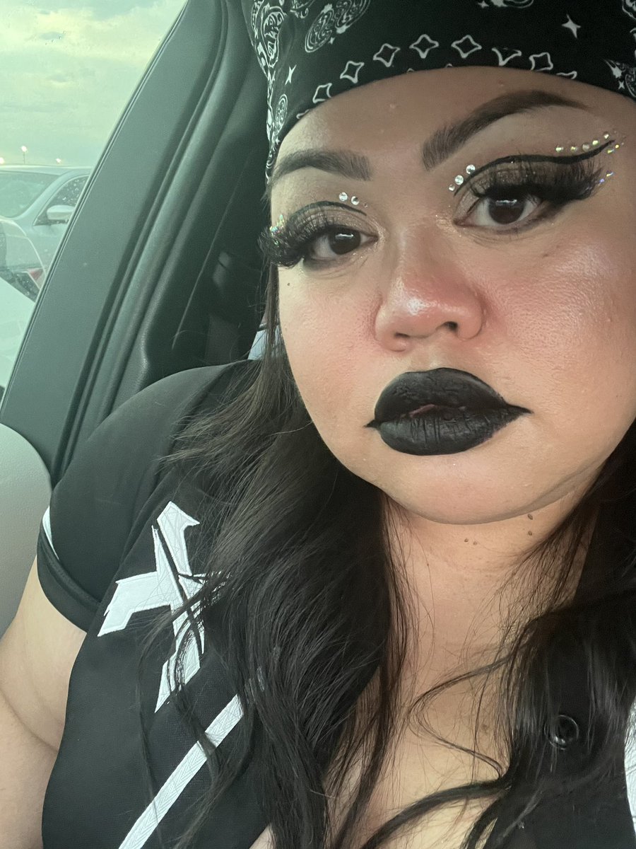 _carisssssaa_'s tweet photo. any one miss #EDC2023 #excision #bassbabe #thrist https://t.co/dLdwLGm97d