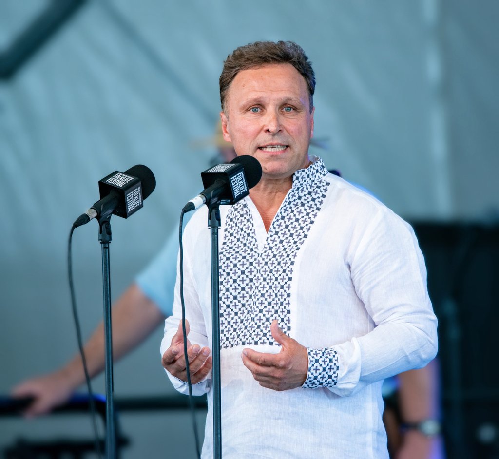 Ihor Poshyvailo, director of the Maidan Museum in Kyiv and founder of the Heritage Rescue Emergency Initiative, speaks at the Folklife Festival on the National Mall on July 4th in DC #ihorposhyvailo #ukraine #ukrainian #heri #heritage #rescue #maidanmuseum #folklife #museum