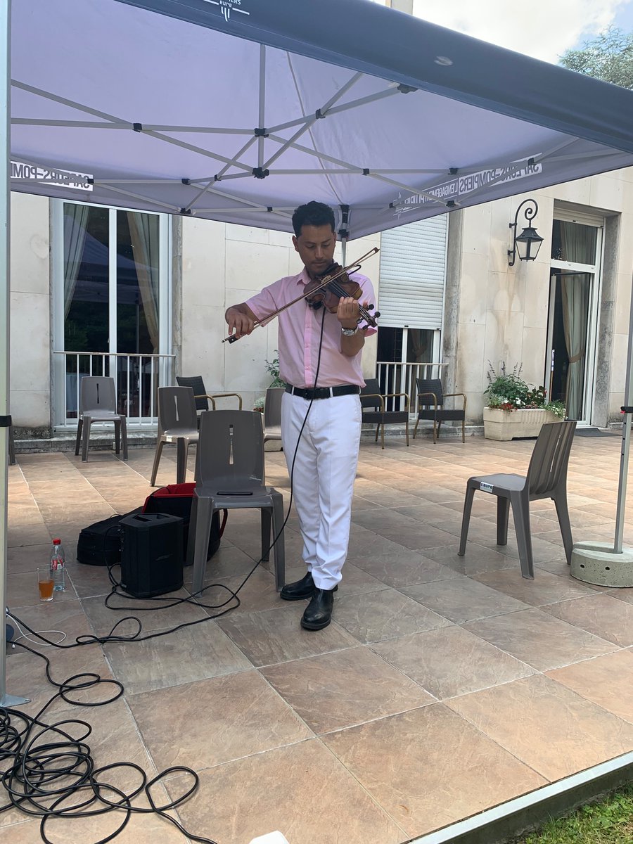 LauranceBu's tweet photo. 🎻 Je vous recommande “Nad artiste” violoniste pour des soirées, des anniversaires, des mariages et d'autres événements.
🎻 N'hésitez pas à prendre contact avec lui.
Mail : nadhemvi@gmail.com https://t.co/H4KSkZJpQH