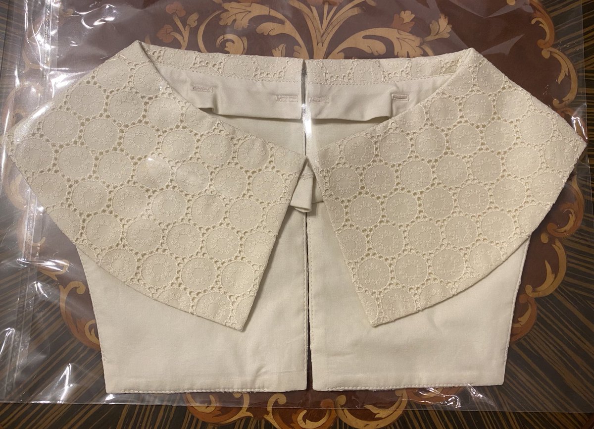 きょう出荷作業していて、つけ衿もとうとう完売となりました。以降の製作は今のところ予定していないため、初期に作ってきた洋服が手元を離れていきます。ありがとうございました。 https://t.co/XE9fFPgQ5s