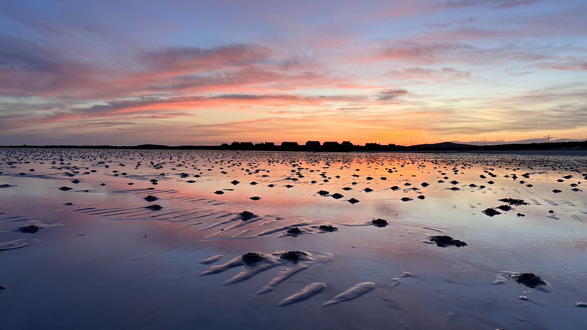 ⁦<a href="/BBCScotWeather/">BBC Scotland Weather</a>⁩ ⁦<a href="/MetMattTaylor/">Matt Taylor</a> ⁦<a href="/JudithRalston/">Judith@weather</a>⁩ #Saturday #Sunrise from #Balranald on #NorthUist