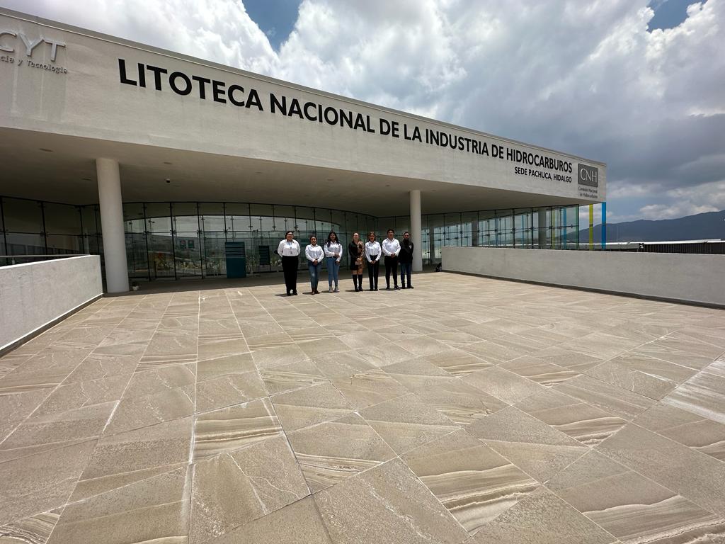 up_energia's tweet photo. Estudiantes de la academia de Ingeniería Petrolera se incorporaron al modelo de formación dual y en alternancia, en la Litoteca Nacional de la industria de Hidrocarburos, sede Pachuca, Hidalgo, CNH
Ustedes son nuestro orgullo, gracias por fortalecer a la comunidad de #AtlantesUPE https://t.co/x2knTUWJsp