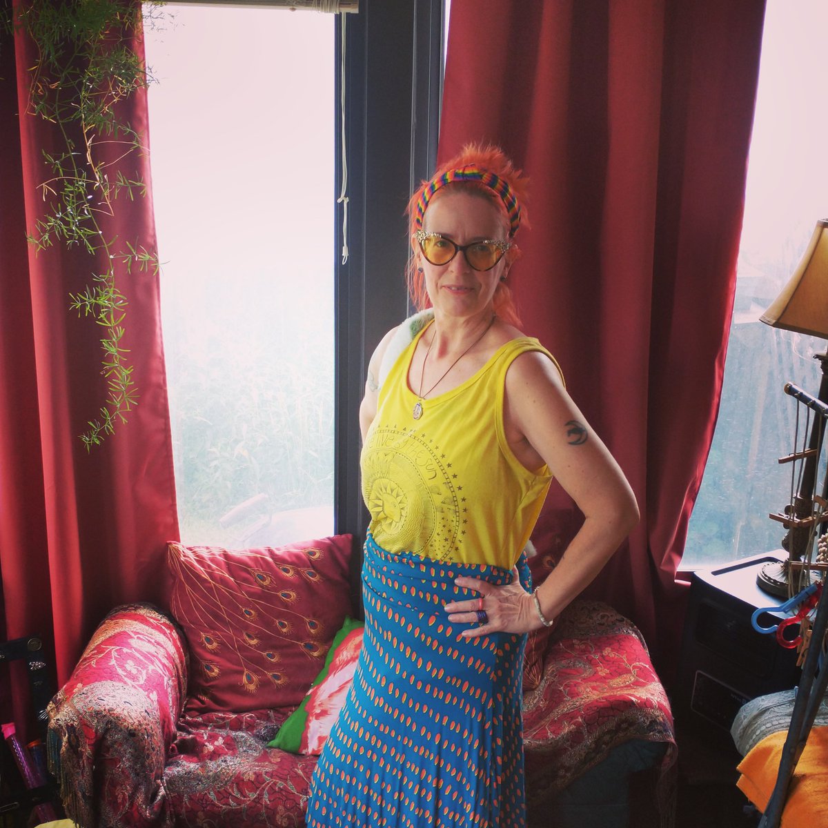 dagonsmermaid's tweet photo. I just sang " If Chauffers Ruled the World " in this outfit, complete with dance moves in my garage doorway . MSTIES are just made different. 😊 #pushthebuttonfrank #tooold2care https://t.co/karA5axfw9