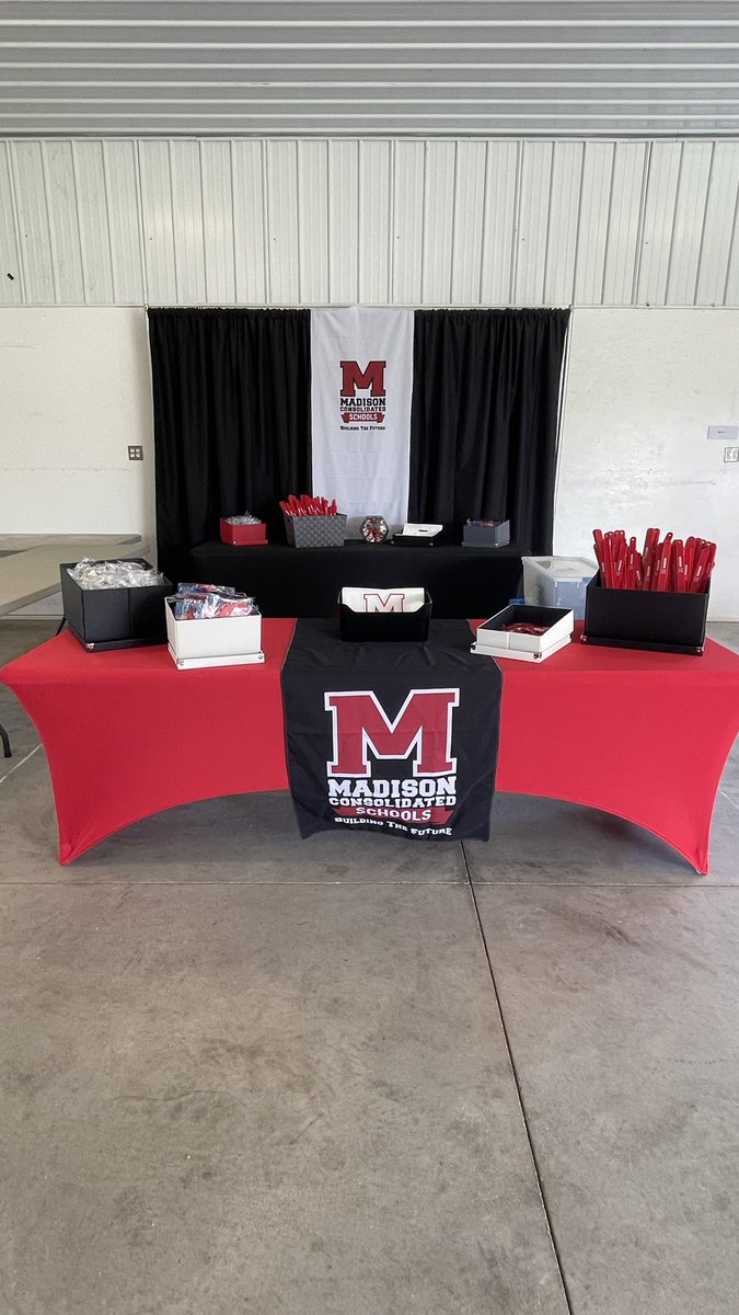MCS_Indiana's tweet photo. ๐Itโs fair week!! We hope you will stop by and say hello ๐ THANK YOU to all of the volunteers who help make this a great week for our community 4๐. #MadisonLEAD #buildthemup https://t.co/kKzetFvP8L