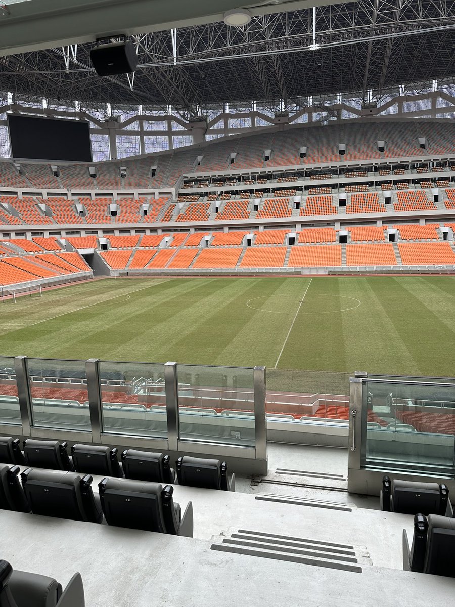 imanabdillah's tweet photo. Pernah ke JIS..stadion keren gini di jadi POLITISASI..knp sih ga di lemesin ajaaaaa.. https://t.co/l1C24YHn8X