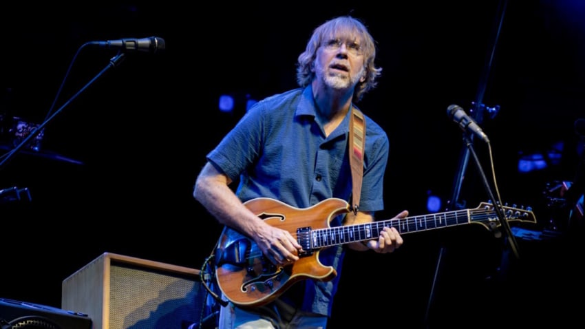 ThePhishFeed's tweet photo. Trey Anastasio Was Calling Out ‘Sad Motherfucker(s)’ Who Threw Objects Onstage Back In 2005 - A recent spat of fans throwing things onstage – and often... - SEE MORE: https://t.co/DIFJkvfkZY #phishmeme #jamband https://t.co/PrXXaX3I3X