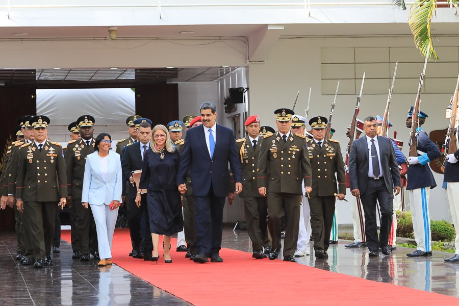 Nuestro agradecimiento y felicitaciones al M/G Félix Osorio, al Almirante Aníbal Brito, al M/G Juvenal Fernández y al M/G Wistohor Chourio. Han hecho una extraordinaria labor en cada una de las comandancias generales en este tiempo histórico de la Patria. ¡Misión Cumplida!