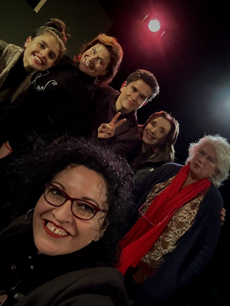 Apañando a nuestro talentoso y amado <a href="/juactor/">JuanCarlos Maldonado</a> en el estreno de #CuerpoDocente A partir de este finde en el <a href="/teatrodelpuente/">Teatro del Puente</a> #25añosdelpuente 👏🏻📚🎭❤️‍🔥 <a href="/MazoyerCath/">Catherine Mazoyer</a> <a href="/SilviaNovakG/">Silvia Novak</a> <a href="/Beatrizross/">Beatriz Rosselot</a> 🥳 Venga y reflexione respecto al sistema educativo e “integrador”? que tenemos en el país