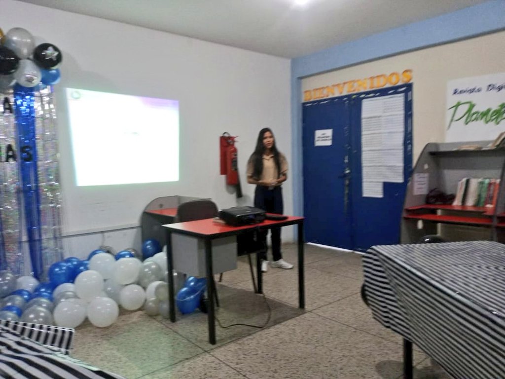 BONALDER's tweet photo. #07Jul #Aragua Municipio Sucre, Responsable de la Coordinación de Educación Media Técnica del @CDCEAragua profe. @EspinLezama acompañó la Socialización de las Experiencias de Práctica Profesional (Pasantías) de los Futuros Técnicos Medio de la ETI Mariano Fernández Fortique...!!! https://t.co/oVOc8Gu5su