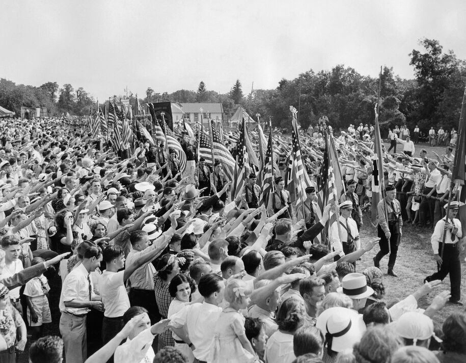 pigpen7877's tweet photo. @CaseyDeSantis @RonDeSantis Lady, we have been here before. It didn't work then and it won't work now. Take your Faketriot crap and stop trying to make the rest of us bow to your Nazi ways.  The image below is from 1939 Madison Square Gardens. https://t.co/vsCdURQ5Cn