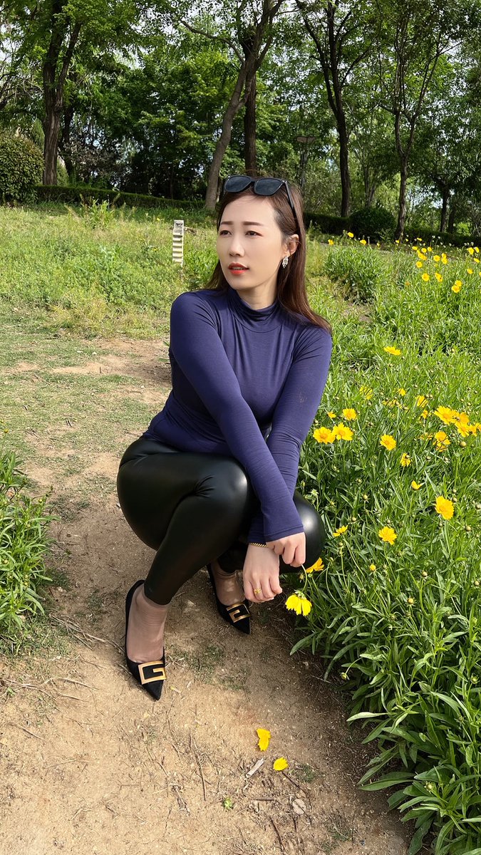皮裤加丝袜 https://t.co/b7PiDcbyHv